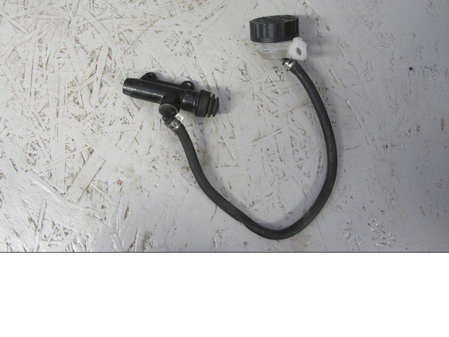 Framsidan på Bromshuvudcylinder från en KTM 125 Duke -2014 motorcykel.