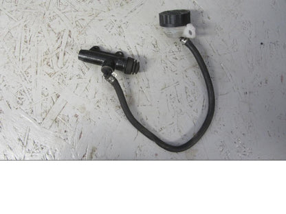 Framsidan på Bromshuvudcylinder från en KTM 125 Duke -2014 motorcykel.