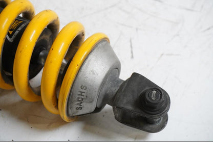 Baksidan på Stötdämpare från en Yamaha BT 1100 -2002 motorcykel.