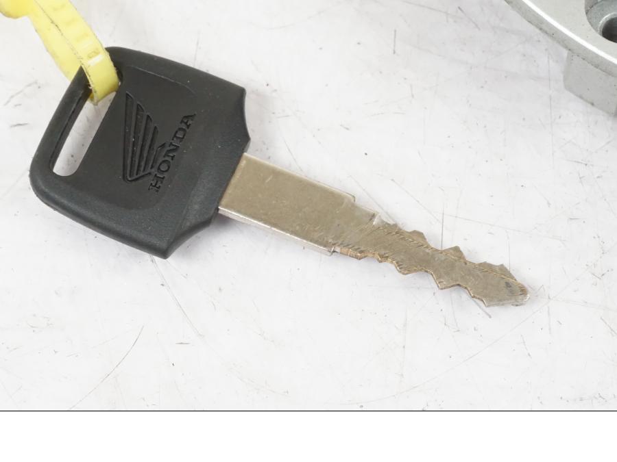 Vänster sida på Låssats från en Honda CBR 1000 F -1999 motorcykel.