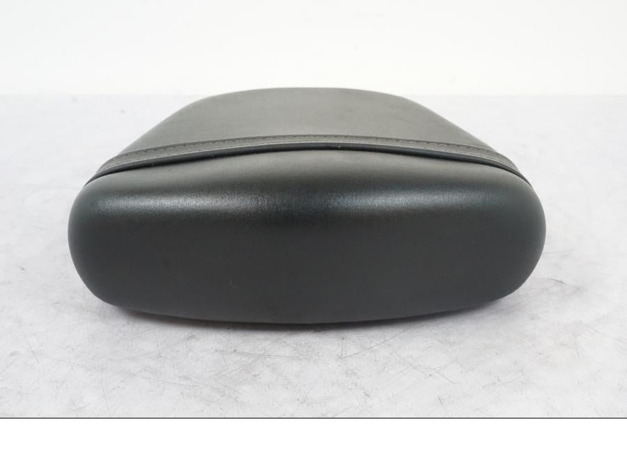 Höger sida på Sadel från en Suzuki GSX-R 750 -2007 motorcykel.