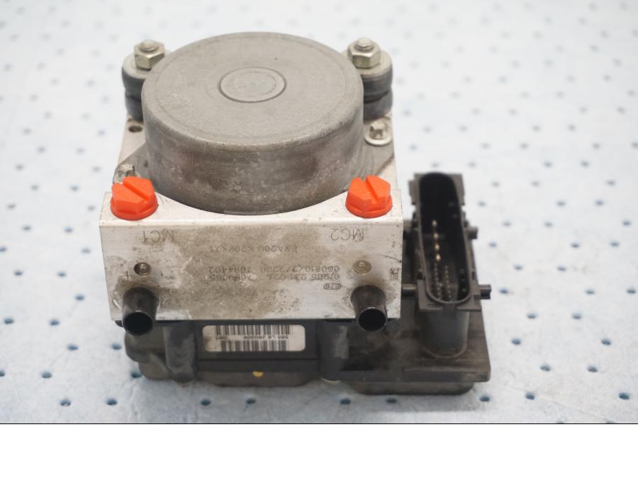 Framsidan på ABS Modulator från en BMW F 800 ST -2007 motorcykel.