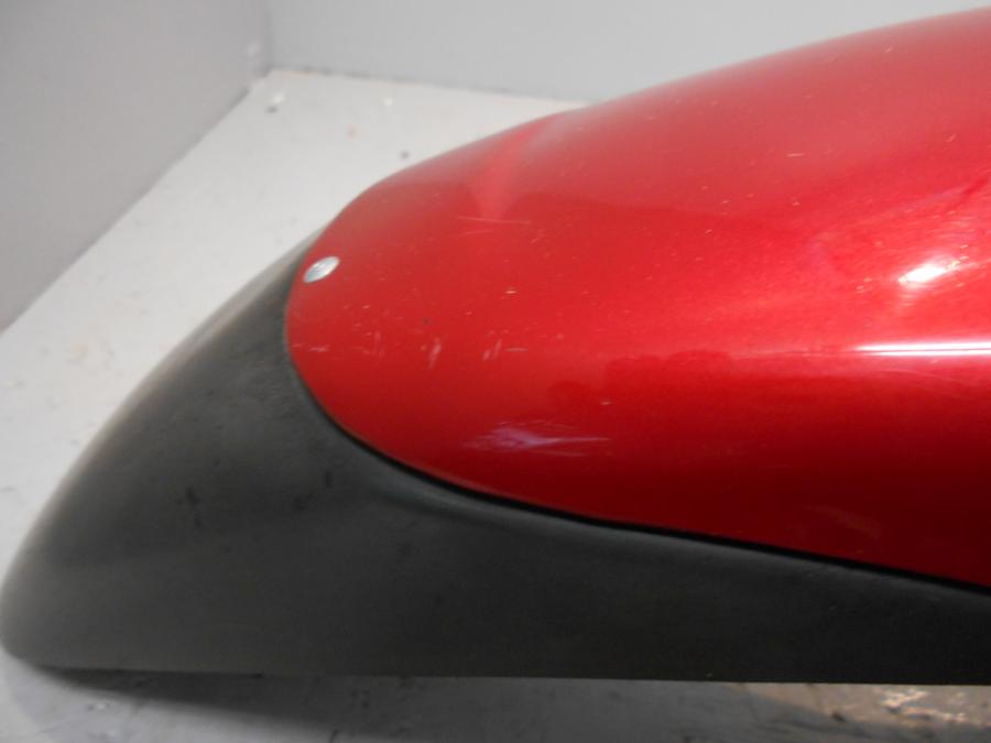 Snett nerifrån på Framskärm från en Yamaha TDM 850 -1999 motorcykel.