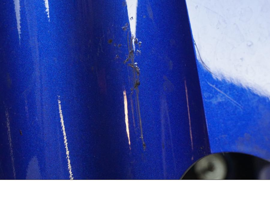 Snett nerifrån på Framskärm från en Yamaha YZF 1000 R1 -2007 motorcykel.