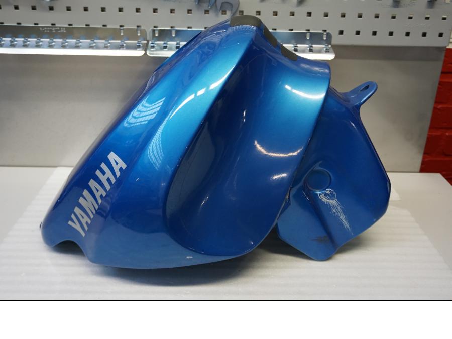 Baksidan på Bensintank från en Yamaha Alla -1997 motorcykel.