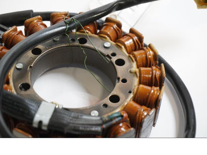 Baksidan på Generator från en Honda CB 1300 F -2004 motorcykel.