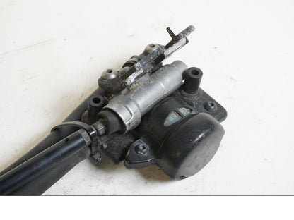 Baksidan på Bromshuvudcylinder från en Yamaha XV 1700 -2003 motorcykel.