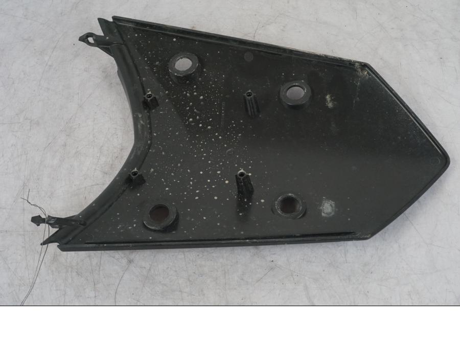 Vänster sida på Bakvinge från en KTM 1290 Super Adventure R -2018 motorcykel.