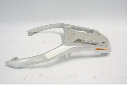 Höger sida på Pakethållare från en Suzuki DL 1000 -2003 motorcykel.
