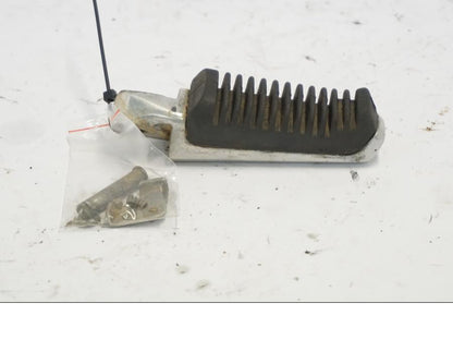 Höger sida på Fotpinne från en Suzuki DL 1000 -2003 motorcykel.