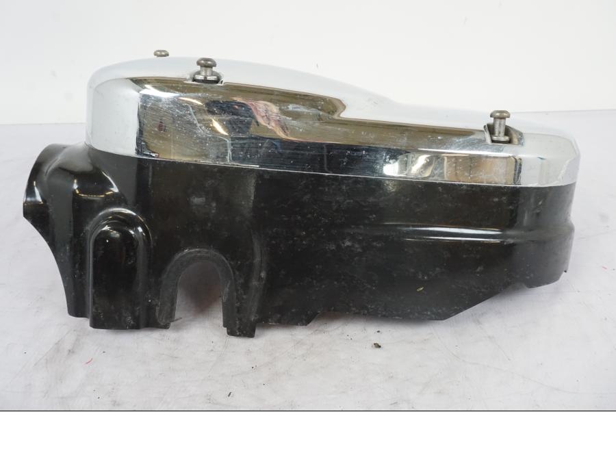 Vänster sida på Motorkåpa från en Kawasaki VN 1500 -2003 motorcykel.