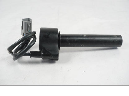 Höger sida på Gasklo från en MV Agusta Dragster -2014 motorcykel.