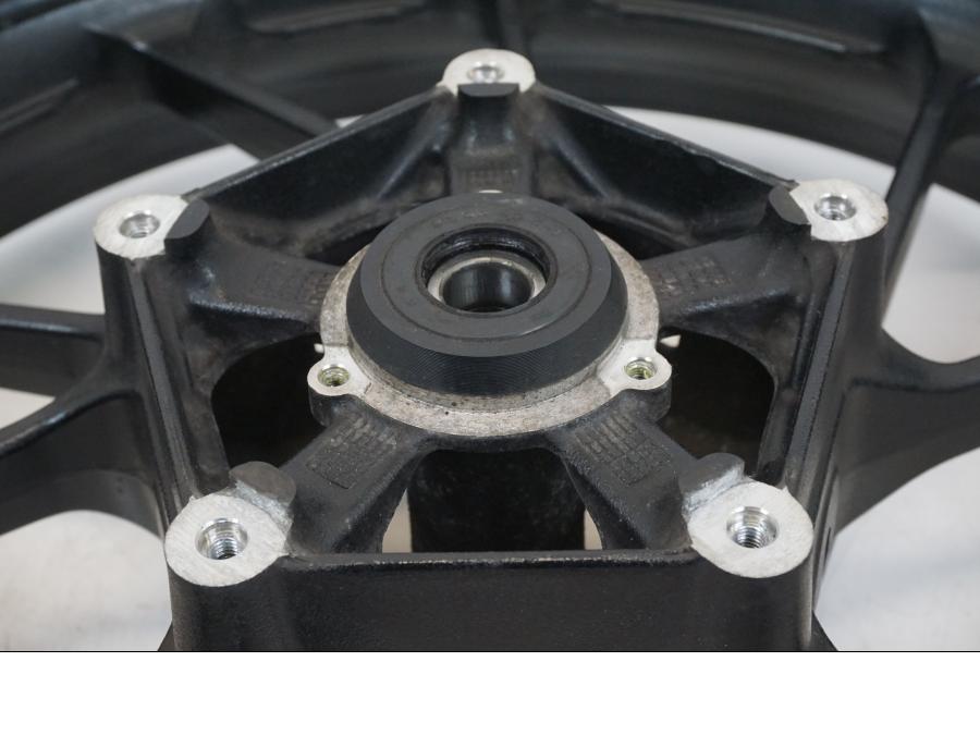 Extrabild3 på Fälg från en Yamaha XSR 700 -2016 motorcykel.