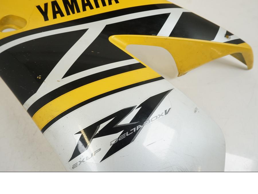 Vänster sida på Sidkåpa från en Yamaha YZF 1000 R1 -2006 motorcykel.