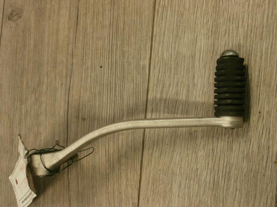 Baksidan på Växelpedal från en Yamaha BT 1100 -2002 motorcykel.