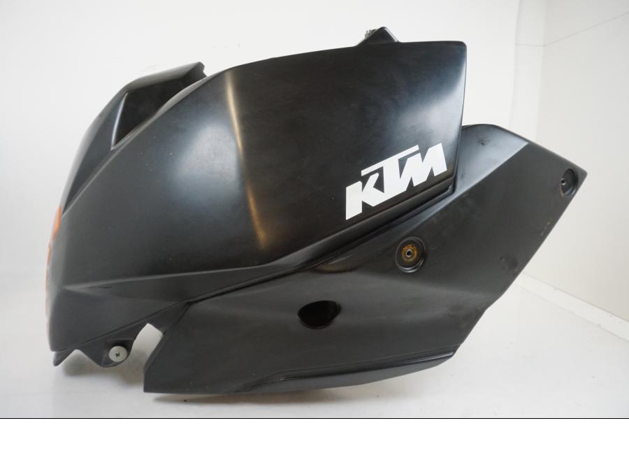 Snett nerifrån på Bensintank från en KTM 990 SM -2009 motorcykel.