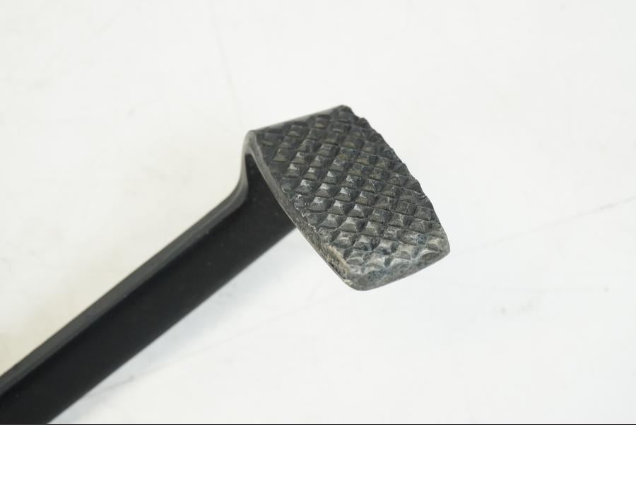 Vänster sida på Bromspedal från en Yamaha MT-09 -2021 motorcykel.