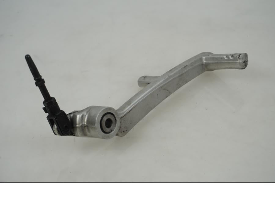 Baksidan på Bromspedal från en BMW F 800 ST -2008 motorcykel.