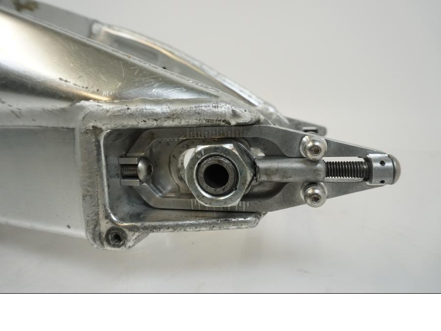 Vänster sida på Sving från en Aprilia RS 250 -1998 motorcykel.