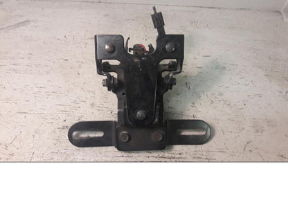 Baksidan på Skylthållare från en Kawasaki VN 900 -2007 motorcykel.