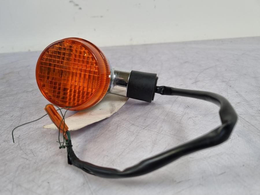 Framsidan på Blinkers från en Honda VT 750 C4 Shadow -2004 motorcykel.