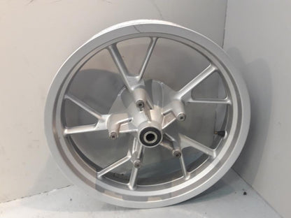 Framsidan på Fälg från en BMW F 650 GS -2008 motorcykel.