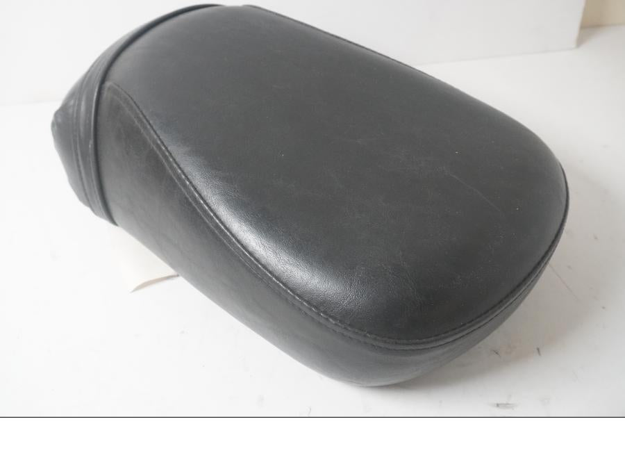 Baksidan på Sadel från en Kawasaki VN 1500 -1997 motorcykel.