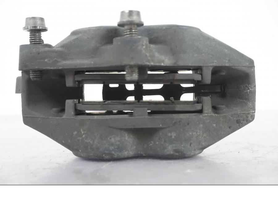 Snett nerifrån på Bromsok från en BMW R 1200 GSA -2012 motorcykel.