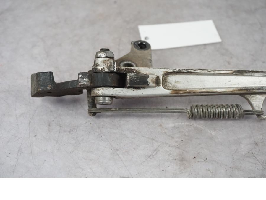 Baksidan på Sidostöd från en Triumph Tiger Explorer -2016 motorcykel.