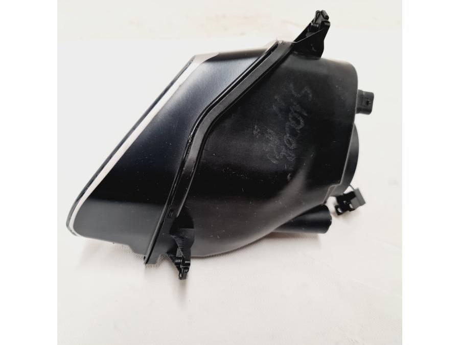 Framsidan på Strålkastare från en BMW S 1000 R -2013 motorcykel.