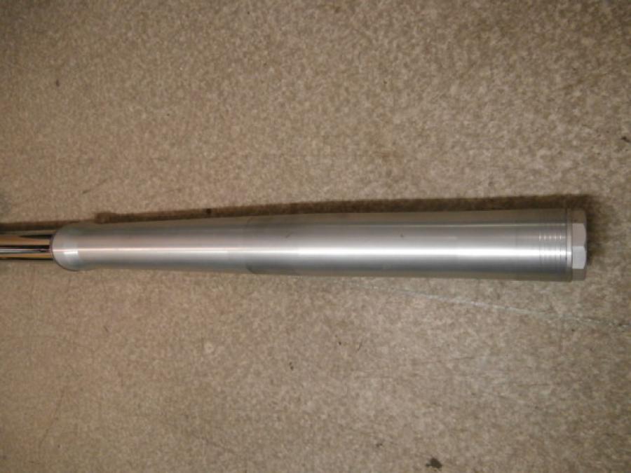 Vänster sida på Gaffelben från en Aprilia SXV 550 -2007 motorcykel.