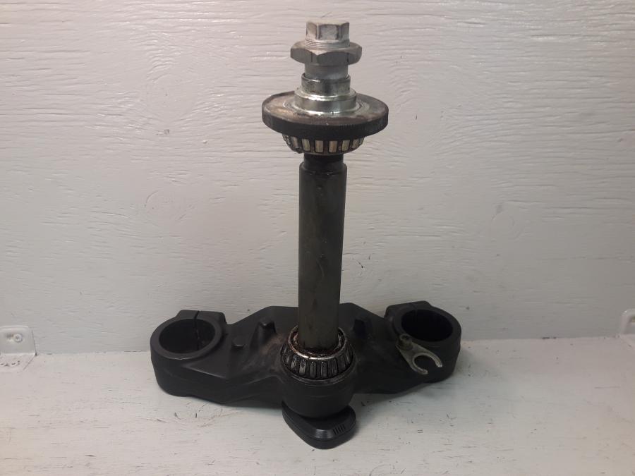 Baksidan på Gaffelkrona från en BMW K 100 RS -1991 motorcykel.