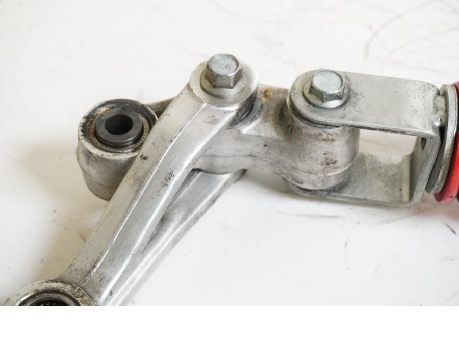 Snett uppifrån på Stötdämpare från en Suzuki TL 1000 S -1997 motorcykel.