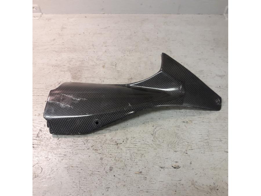 Framsidan på Sidkåpa från en Yamaha YZF R6 -2006 motorcykel.