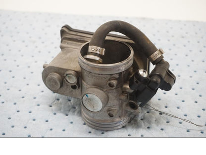 Baksidan på Spjällhus från en KTM 690 SMCR -2015 motorcykel.