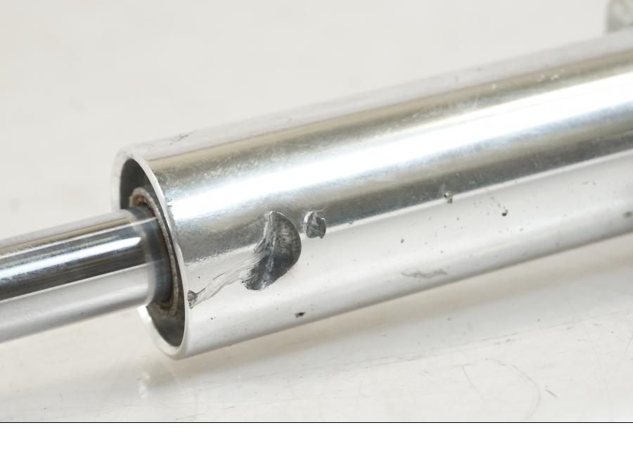 Extrabild1 på Styrdämpare från en Aprilia Tuono V4R -2011 motorcykel.