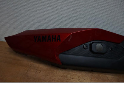 Baksidan på Bakvinge från en Yamaha MT-09 Tracer -2016 motorcykel.