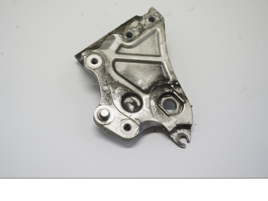 Framsidan på Fotpinnefäste inre från en Yamaha MT-07 -2014 motorcykel.