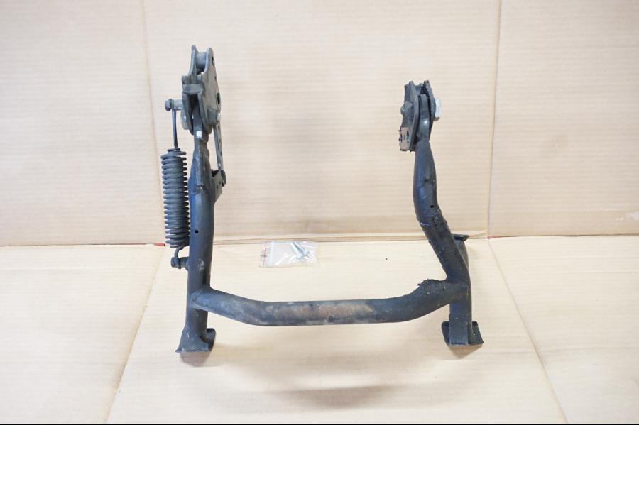 Framsidan på Centralstöd från en Yamaha MT-09 Tracer -2019 motorcykel.