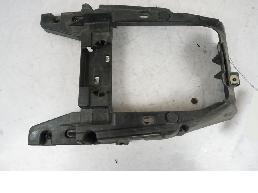 Framsidan på Sadelfäste från en BMW R 850 R -2004 motorcykel.