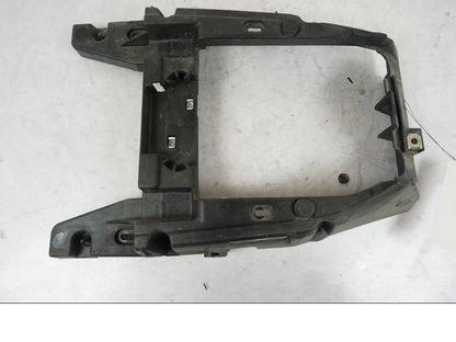 Framsidan på Sadelfäste från en BMW R 850 R -2004 motorcykel.