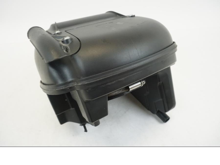 Höger sida på Luftburk från en Ducati Hyperstrada -2013 motorcykel.