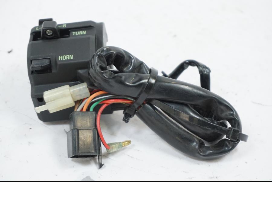 Snett uppifrån på Styrelreglage från en Kawasaki GPZ 500 -1993 motorcykel.