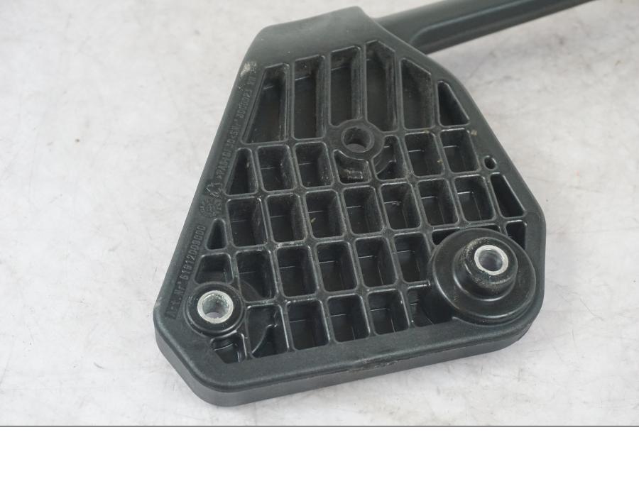 Höger sida på Passagerarhandtag från en KTM 1290 Super Adventure S -2022 motorcykel.