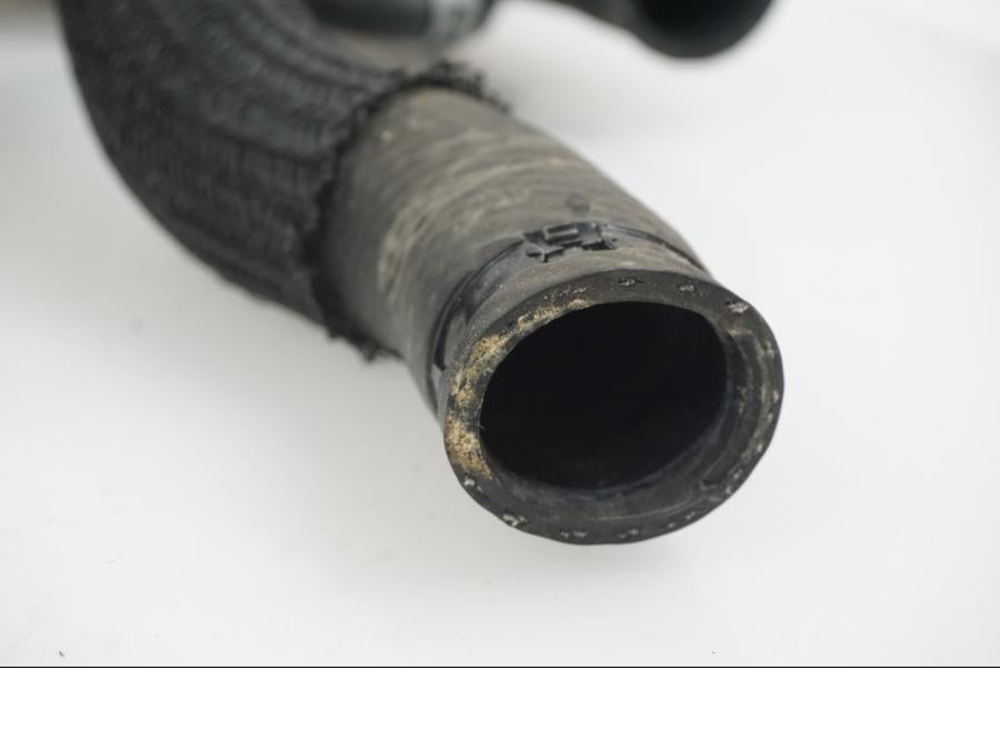 Snett uppifrån på Vattenkyl Slang Set från en Suzuki GSX-R 750 -2009 motorcykel.