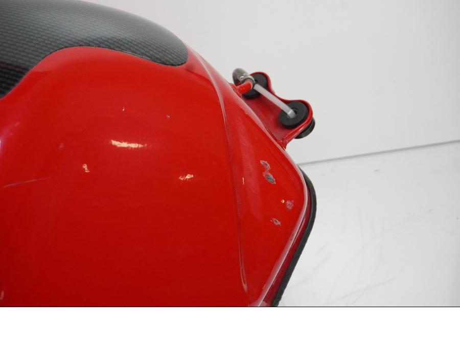 Extrabild1 på Bensintank från en Kawasaki ZX-6R -1999 motorcykel.