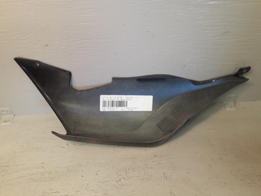 Baksidan på Bakvinge från en BMW K 1200 S -2008 motorcykel.