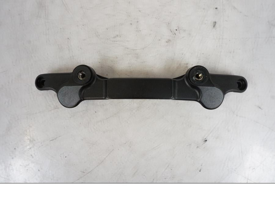 Framsidan på Bensintankfäste från en KTM 1290 Super Duke R -2023 motorcykel.