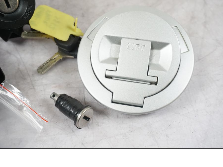 Höger sida på Låssats från en BMW F 800 R -2018 motorcykel.