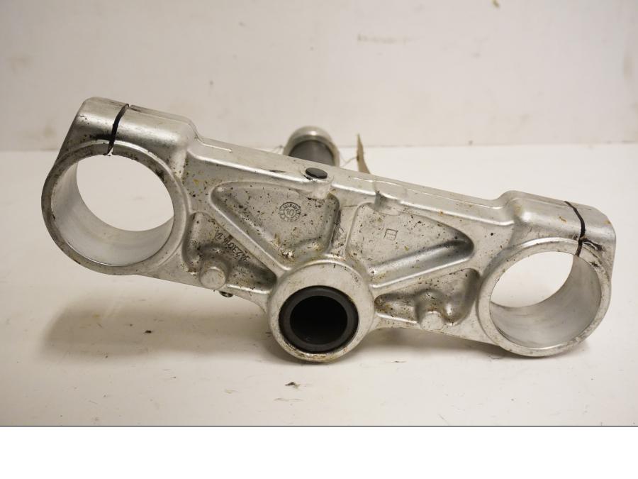 Baksidan på Gaffelkrona från en Ducati 848 EVO -2011 motorcykel.